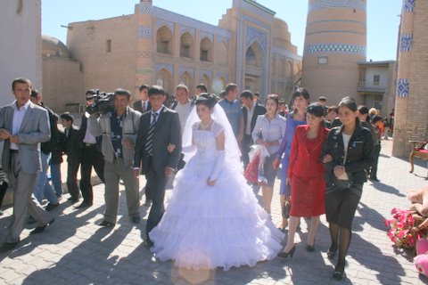 tieing the knot-Uzbeki style